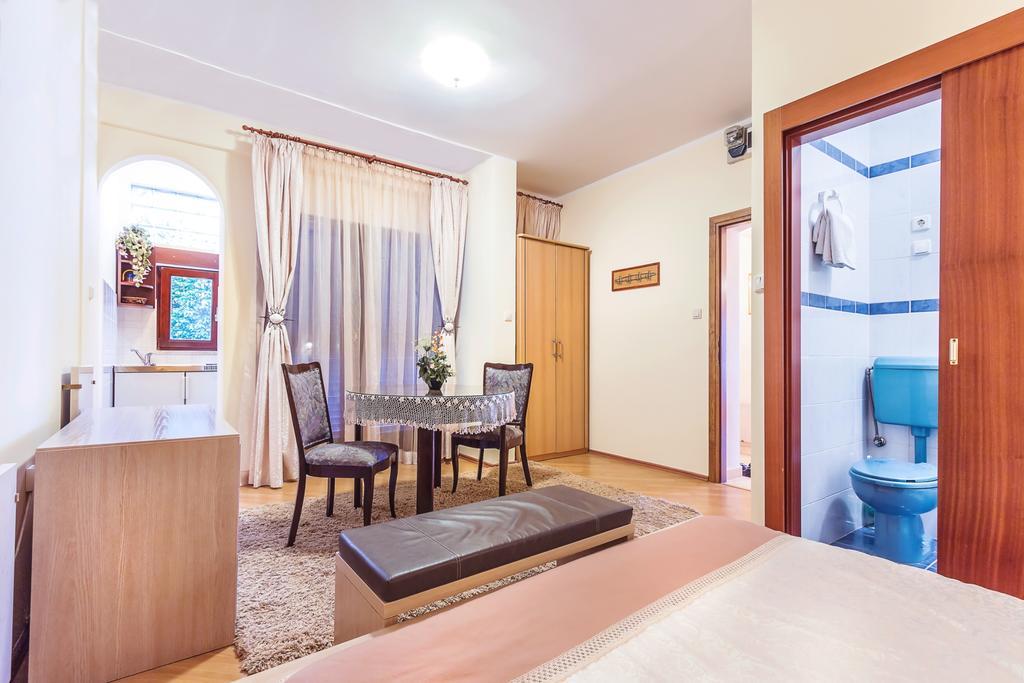 Villa Roses Apartments & Wellness Ічичі Екстер'єр фото
