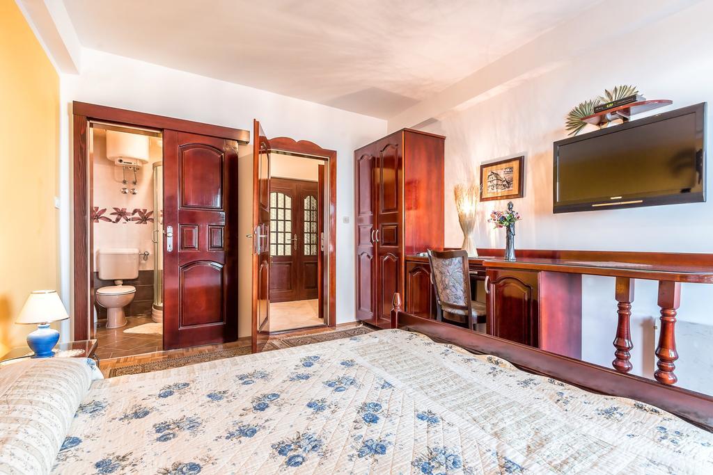 Villa Roses Apartments & Wellness Ічичі Екстер'єр фото