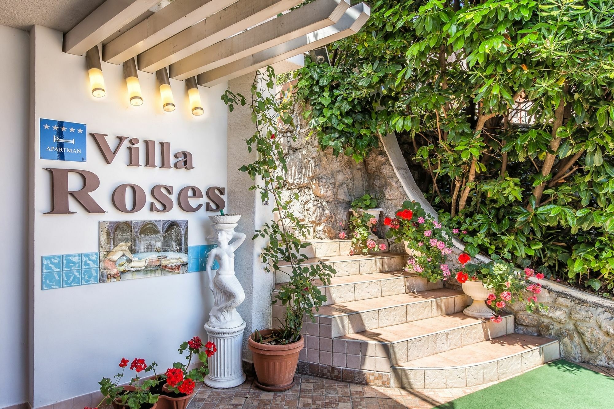 Villa Roses Apartments & Wellness Ічичі Екстер'єр фото