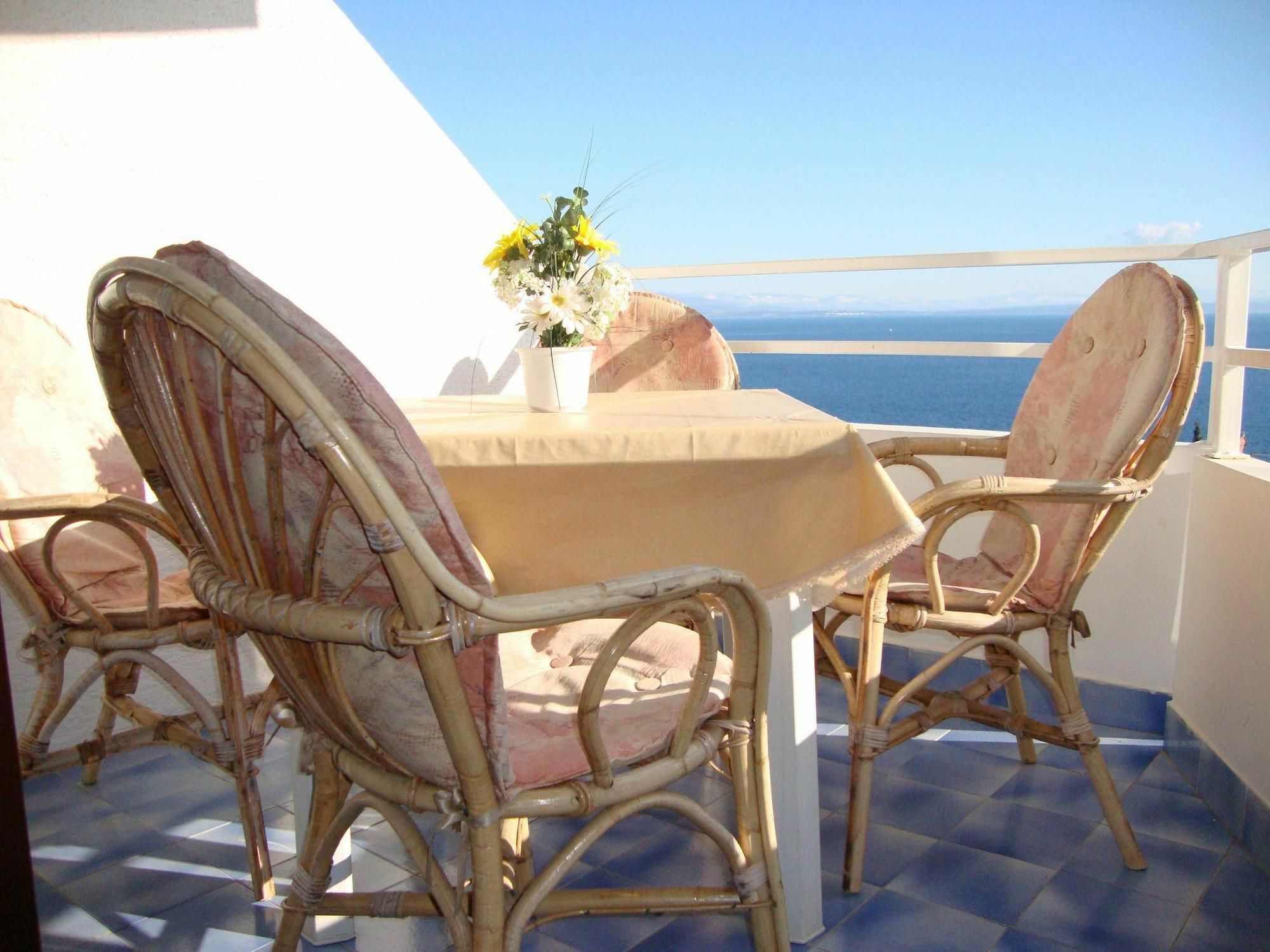 Villa Roses Apartments & Wellness Ічичі Екстер'єр фото